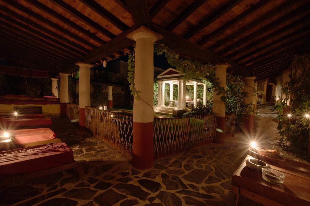 Termas Aqua Libera Pension Aljucén Buitenkant foto